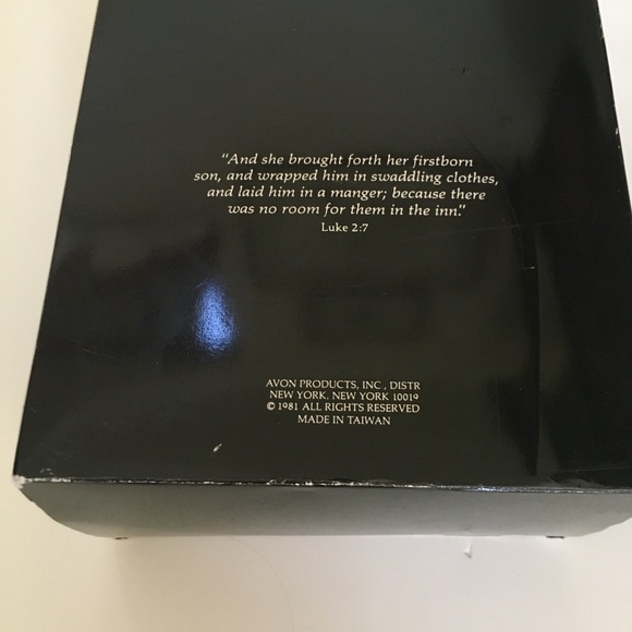 Avon White Nativity Scene Set of 3 Porcelain Figurines Holy Family Boxed 1981 - Picture 4 of 8